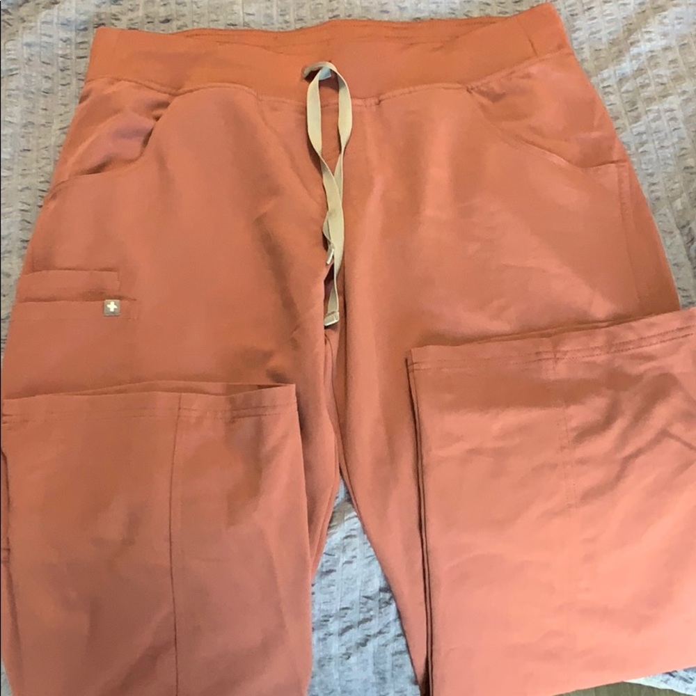 FiGS Mauve Scrub Bottoms🦠💉💊